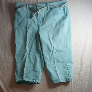 Gloria Vanderbilt Woman's Capri Pants Blue Size 16 Belted